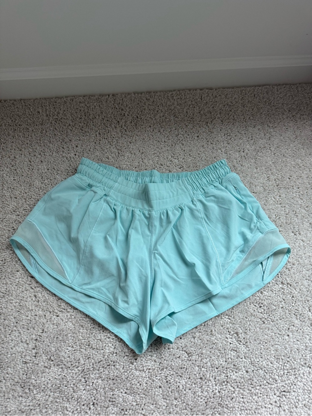 lululemon hotty hot shorts 2.5 inch size 8